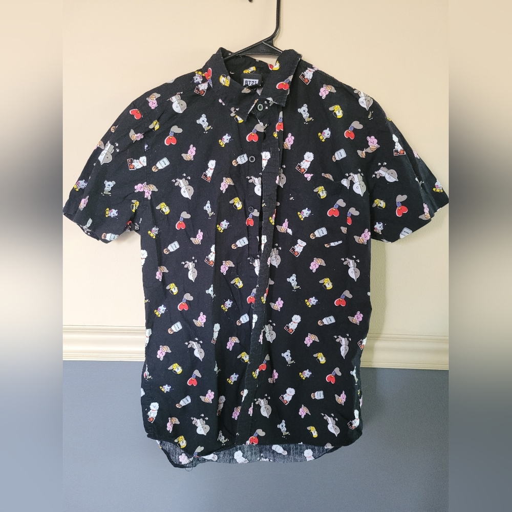 BT21 button up